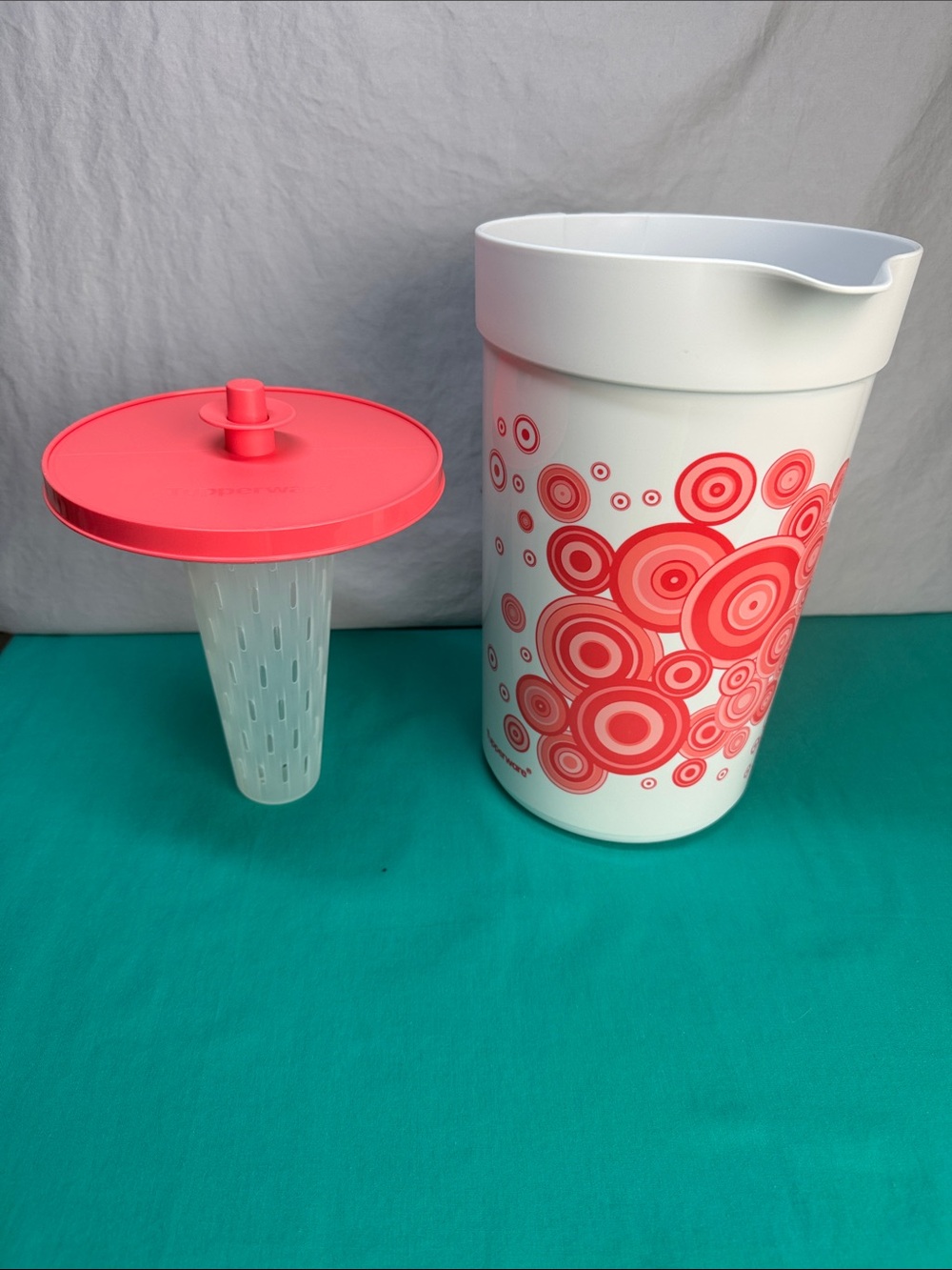 Tupperware Pink Circles Infused Water Pitcher With Fruit Infuser Insert